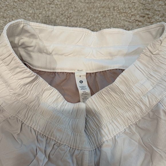 lululemon athletica tracker Shorts - Picture 2 of 6